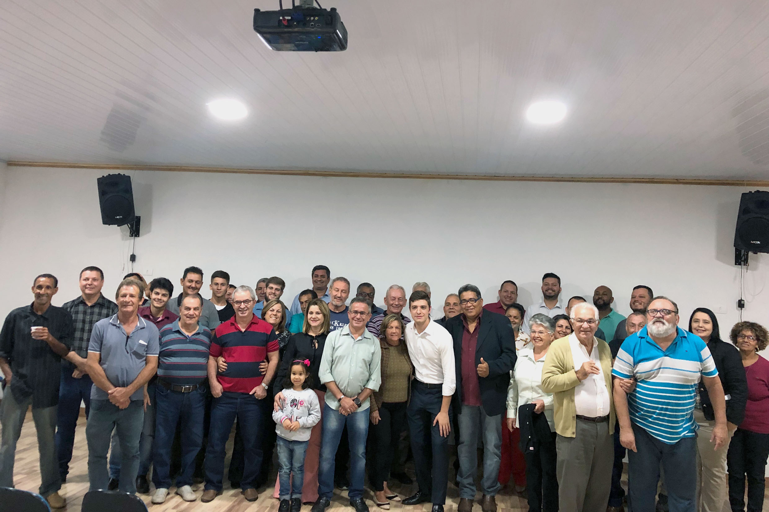 Thiago Auricchio (ao centro)